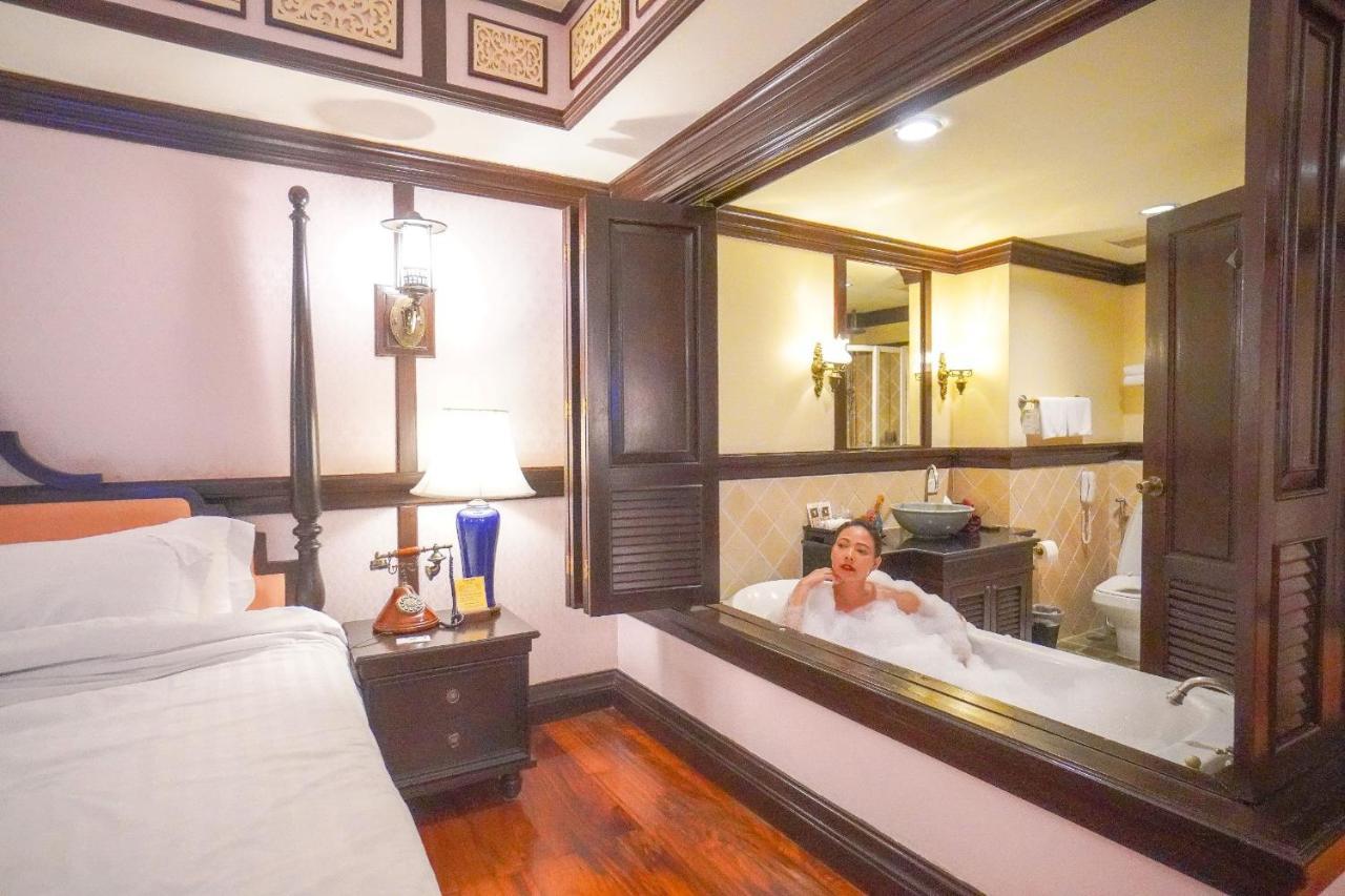 Wora Bura Hua Hin Resort & Spa HHQ Exterior foto A guest in a hotel room
