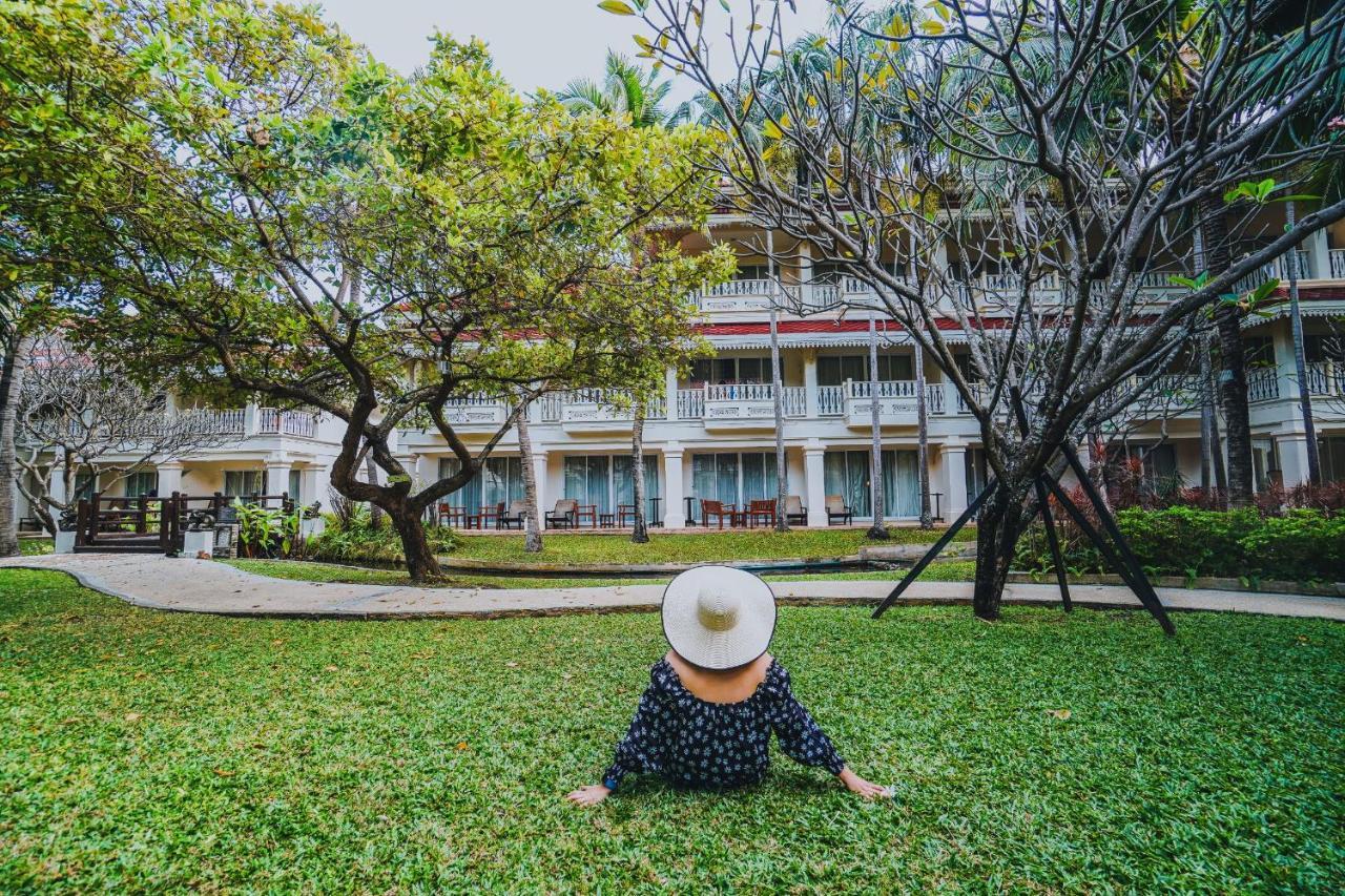 Wora Bura Hua Hin Resort & Spa HHQ Exterior foto The hotel's garden