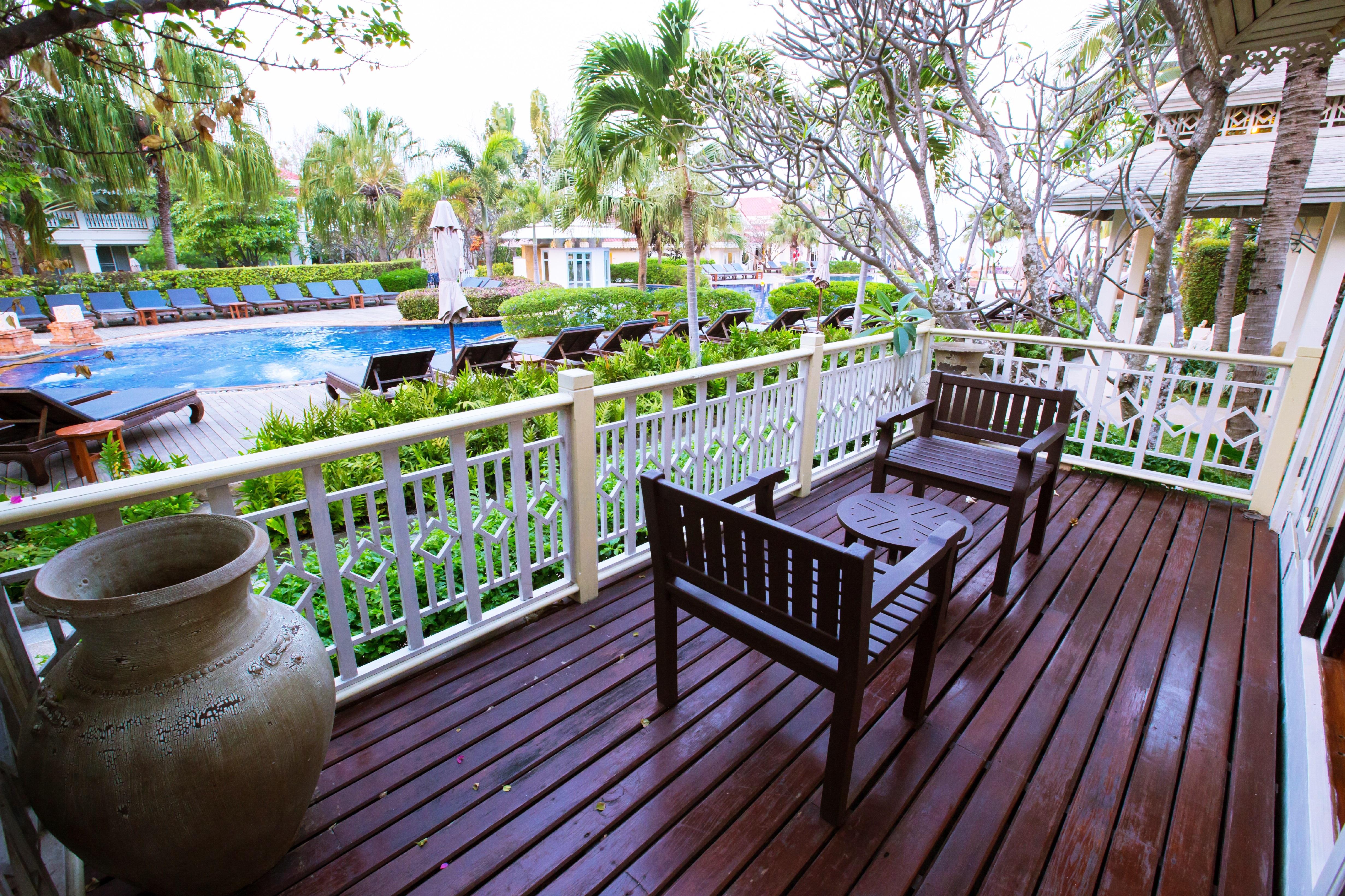 Wora Bura Hua Hin Resort & Spa HHQ Exterior foto The pool at the Royal Paradise Hotel & Spa