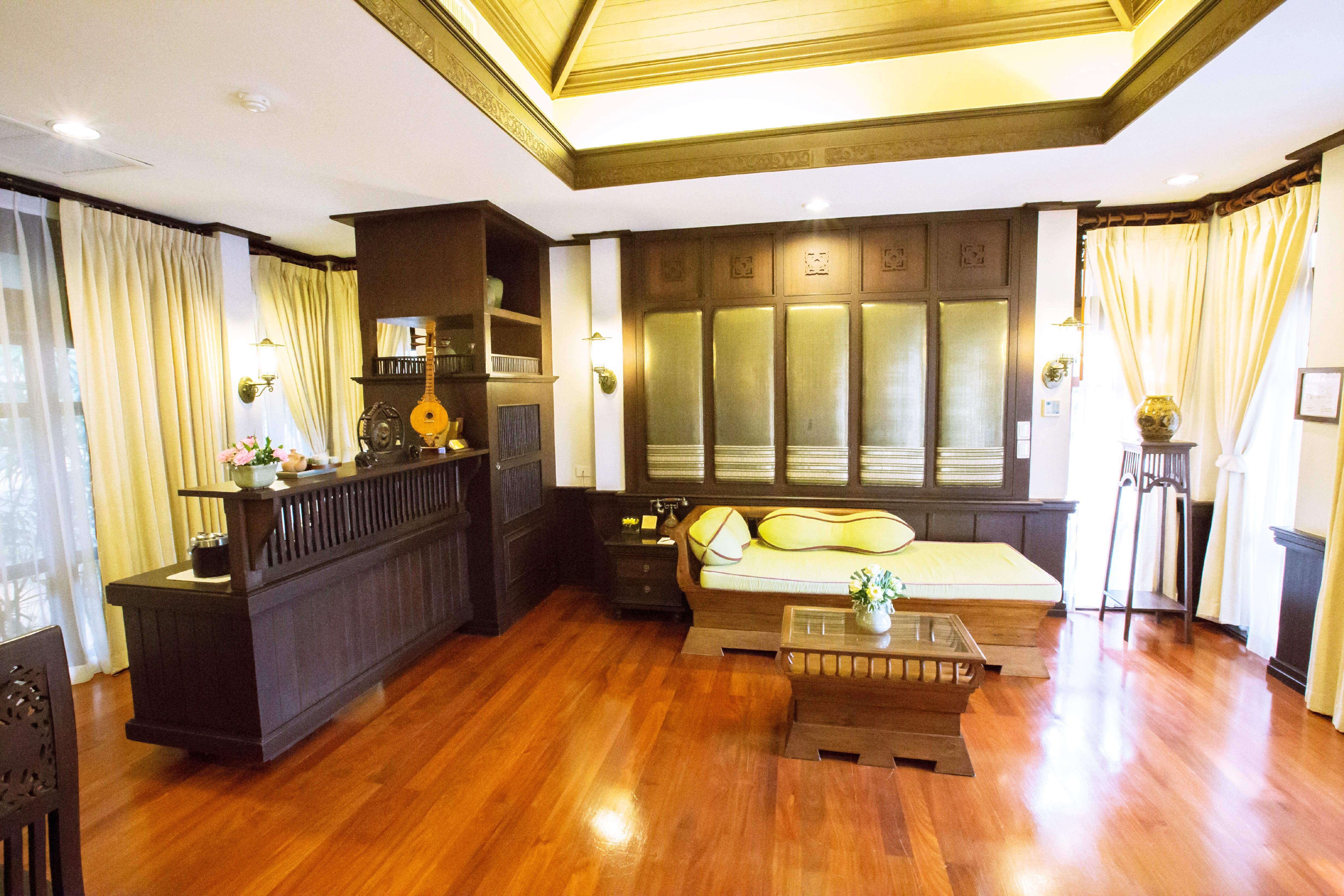 Wora Bura Hua Hin Resort & Spa HHQ Exterior foto A bedroom at the Royal Thai Police Cadet School