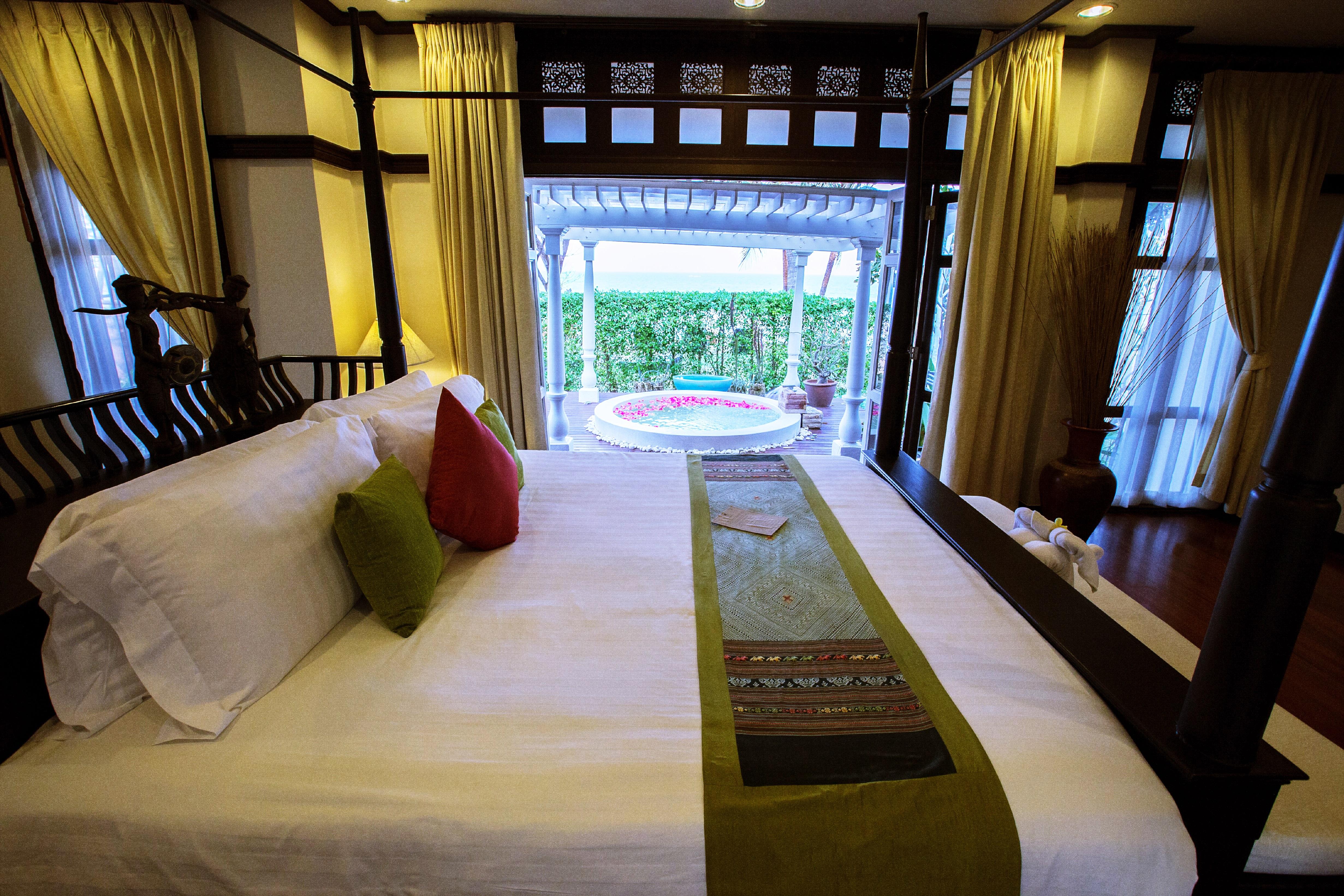Wora Bura Hua Hin Resort & Spa HHQ Exterior foto A bedroom at the resort