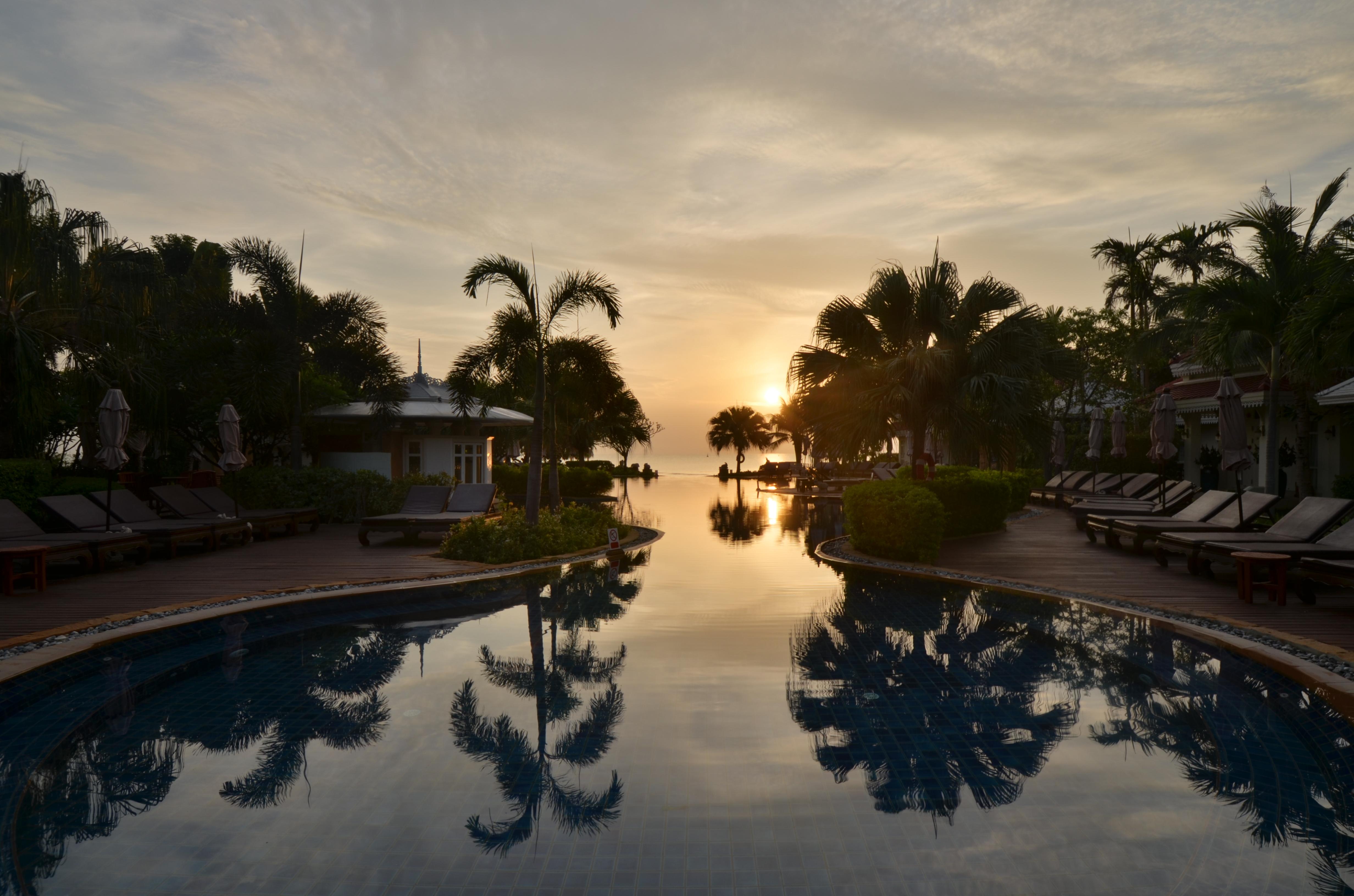 Wora Bura Hua Hin Resort & Spa HHQ Exterior foto Sunrise at the resort