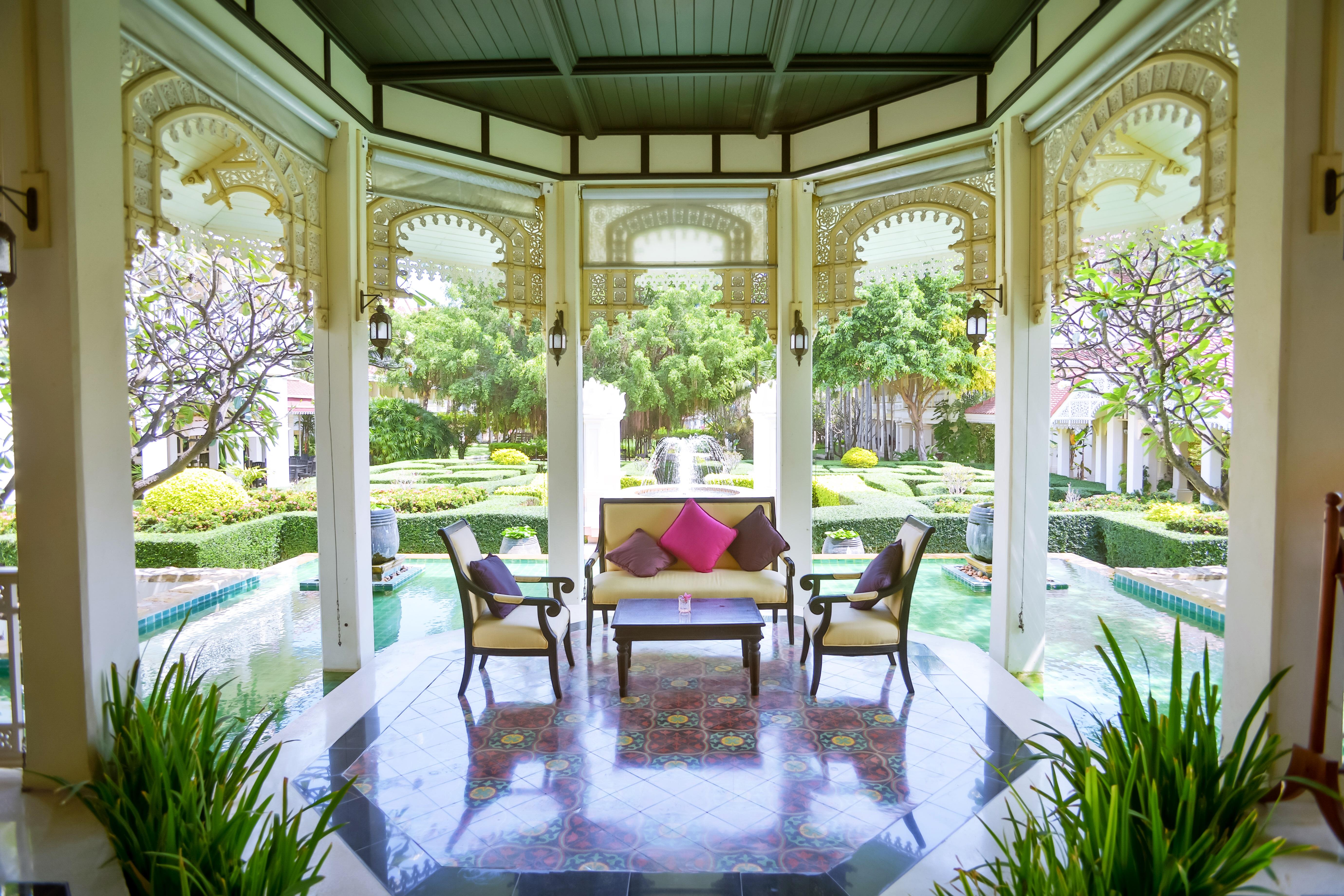 Wora Bura Hua Hin Resort & Spa HHQ Exterior foto The interior of the hotel