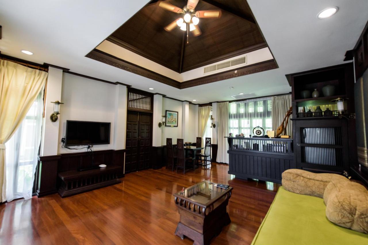 Wora Bura Hua Hin Resort & Spa Exterior foto A living room in a Thai house