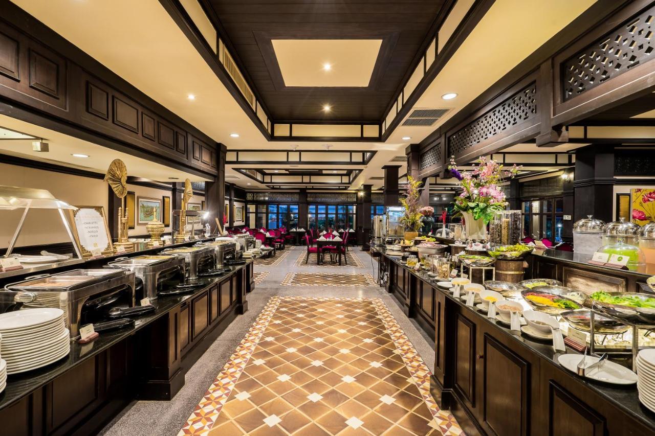 Wora Bura Hua Hin Resort & Spa HHQ Exterior foto The buffet at the hotel