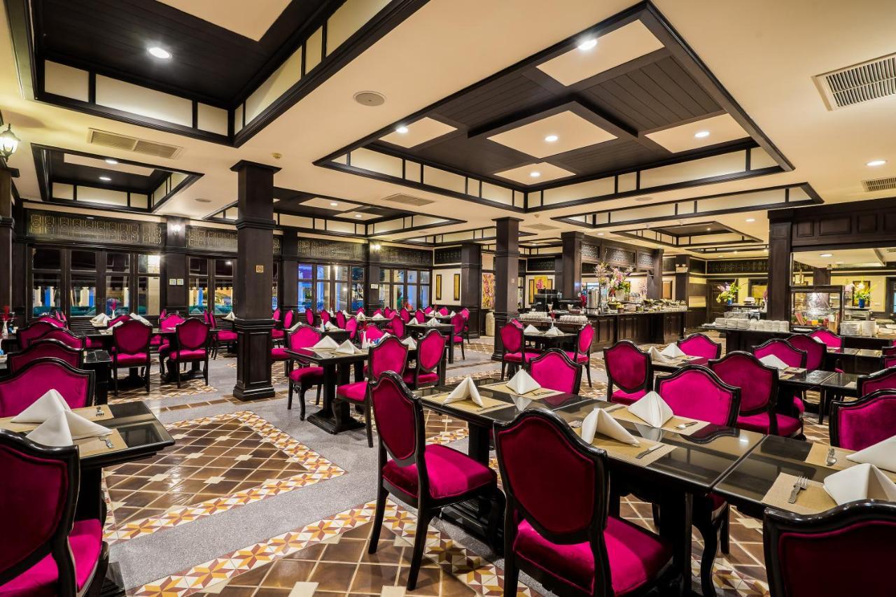 Wora Bura Hua Hin Resort & Spa HHQ Exterior foto The restaurant