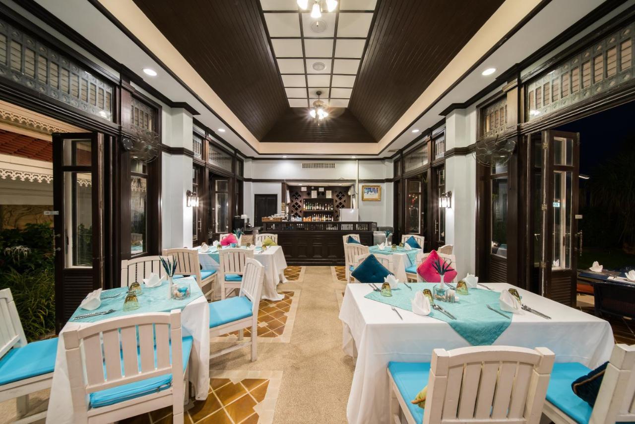 Wora Bura Hua Hin Resort & Spa HHQ Exterior foto The restaurant at the hotel